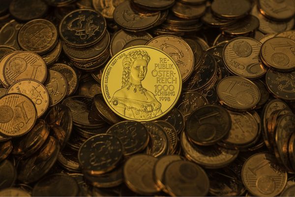Dlaczego warto rozważyć inwestycje w złoto?